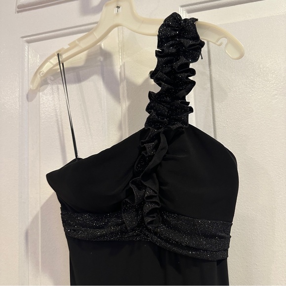 Black one shoulder strap romantic dress size small - Picture 8 of 8